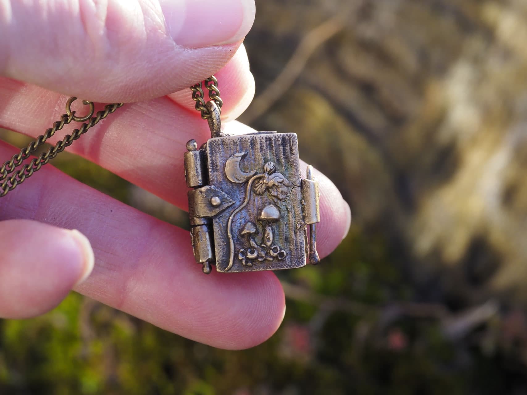 Handgefertigtes magisches Büchlein für kleine Geheimnisse aus Bronze von Hand hergestellt, Nr. A123