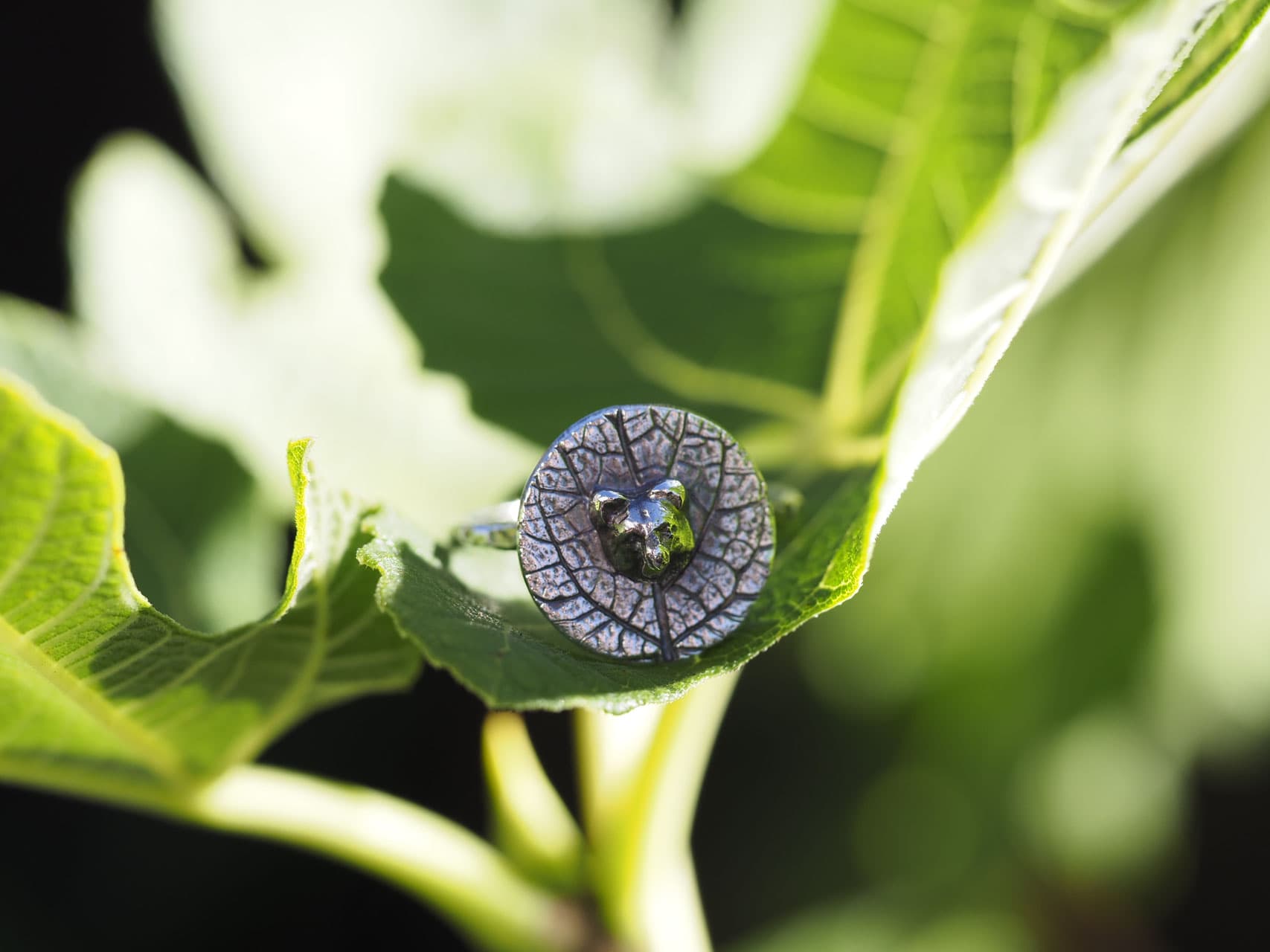 Blatt mit Bär-Ring aus Sterlingsilber, Grösse 57/17 Nr. A101