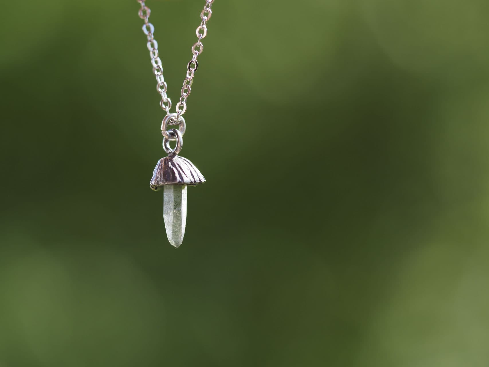 Winzige Pilze mit Bergkristallspitzen aus den schweizer Bergen, Sterlingsilber, Nr. 1426