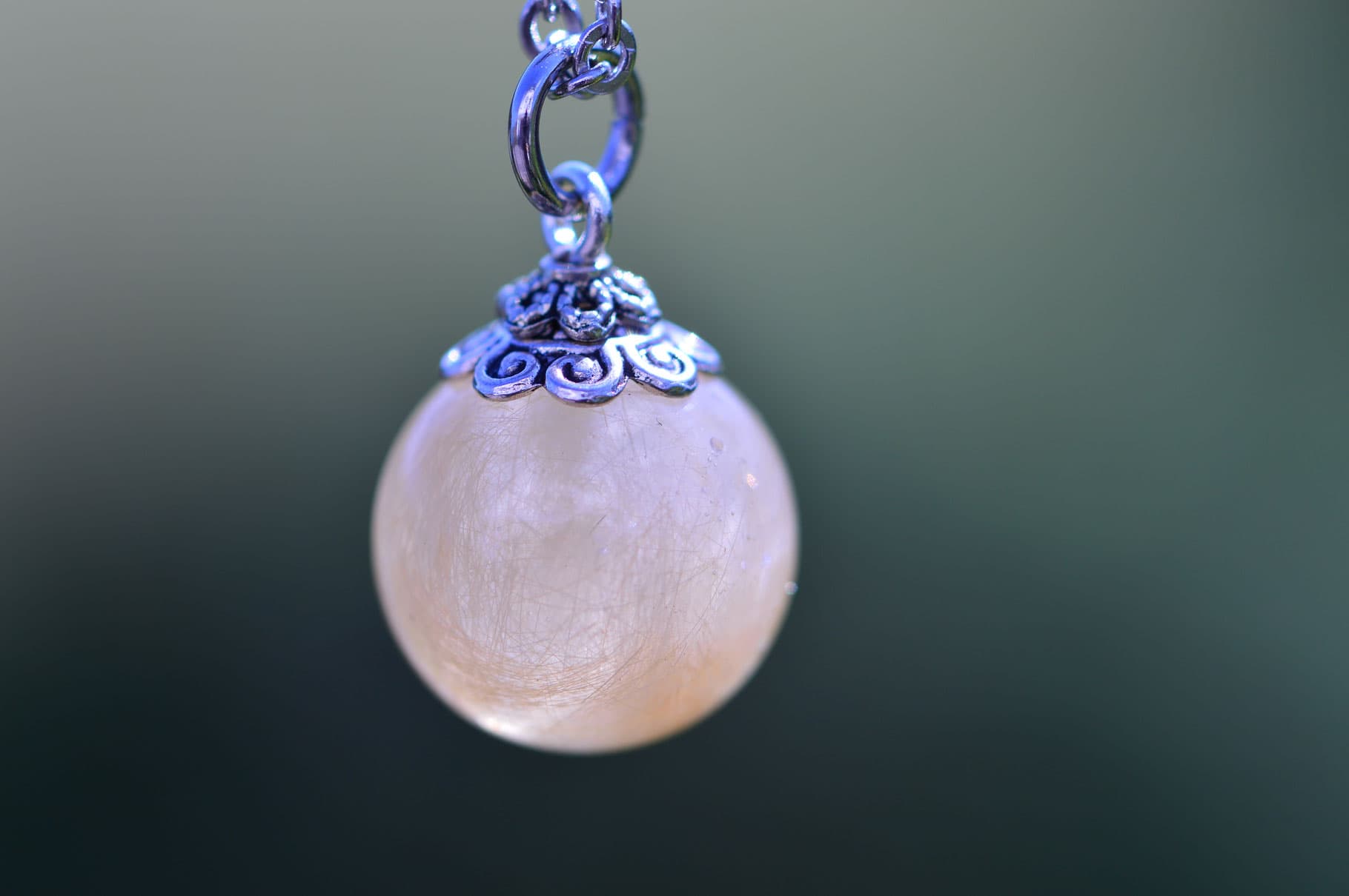 Kugelanhänger mit Haaren inkl. Kette